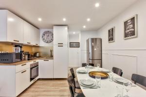 14 Luxury Flat Eiffel Design 1