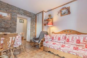 153 Rue des Rochers