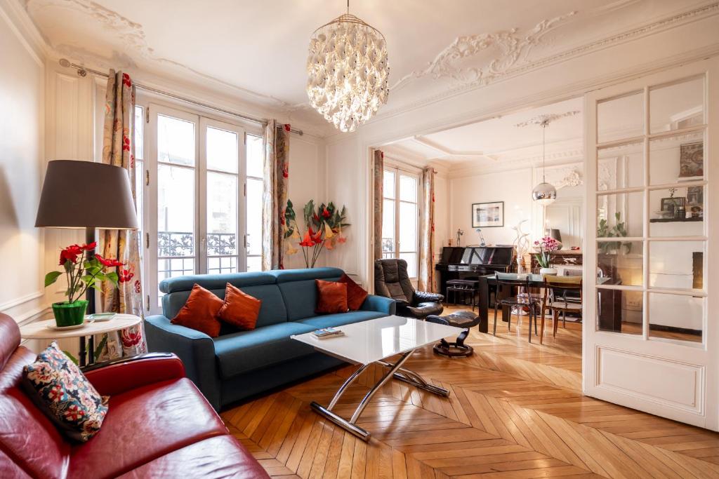 157 - Urban Coco Chanel Flat in Montorgueil