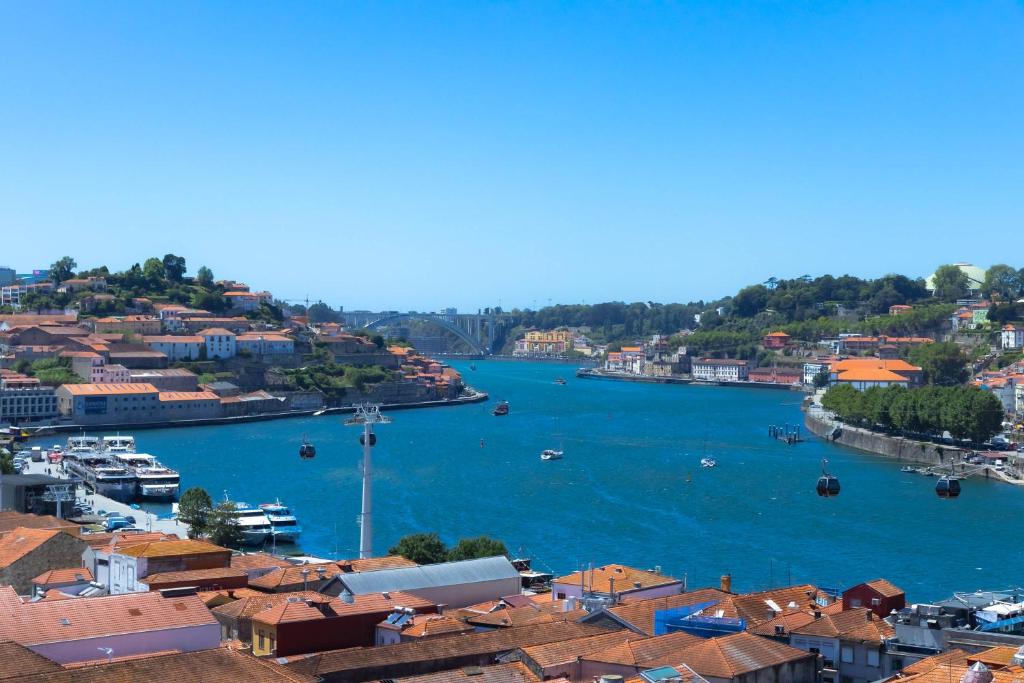 180º Porto River View 305 Rua do General Torres, 4430-173 Vila Nova de Gaia