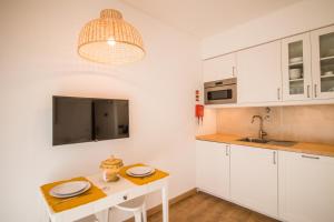 188 Apartments - Buganvília - pool and balcony