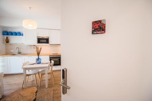 188 Apartments - Petúnia - Pool and Balcony
