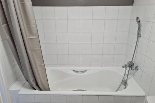 18m With Nice Terrace Near The Slopes!