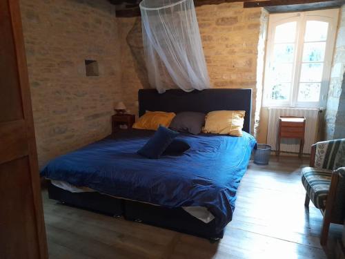 18thcentury house with exterior swimming pool, sleeps up to 13 people, Dordogne-Lot area, WEEKLY RENTAL ONLY Saturday to Saturday