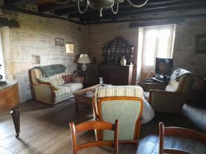 18thcentury house with exterior swimming pool, sleeps up to 13 people, Dordogne-Lot area, WEEKLY RENTAL ONLY Saturday to Saturday