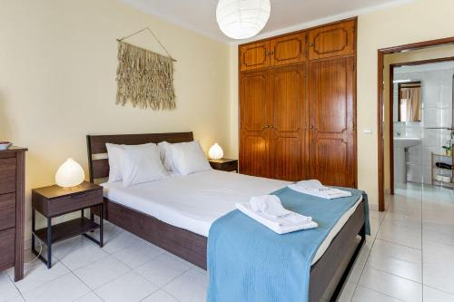 1BR Infante Flat in Quarteira by LovelyStay