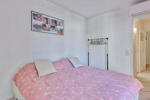 1br w AC and terrace in the heart of Toulon near train station Welkeys