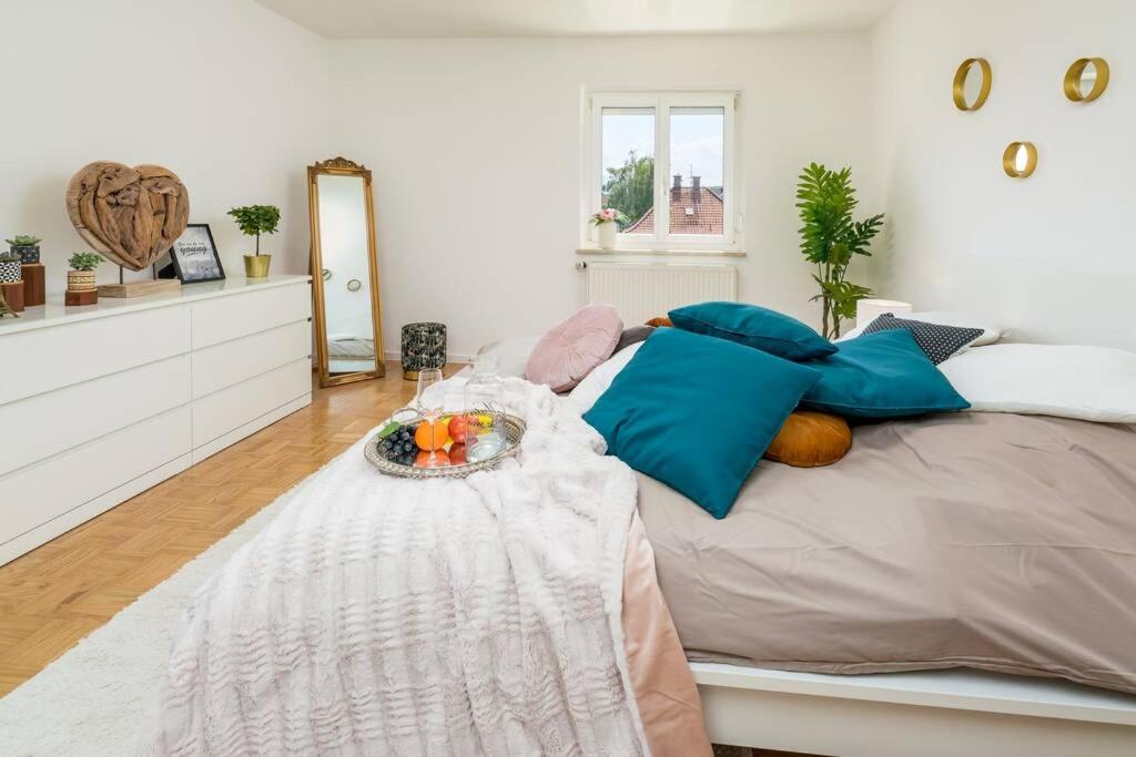 1OG Mitte Wunderschöne 68m² große 2-Zimmer City Wohnung nähe Salzburg 33 Schulstraße 1 OG, 83395 Freilassing