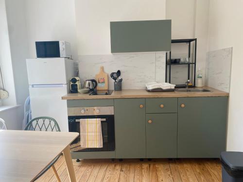 1st Floor Cozy Central Flat with free parking