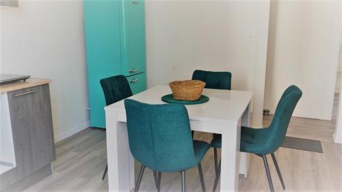 Appartement 2 à 4 personnes vue mer à Santec au pied de la plage du Dossen vue mer Santec france