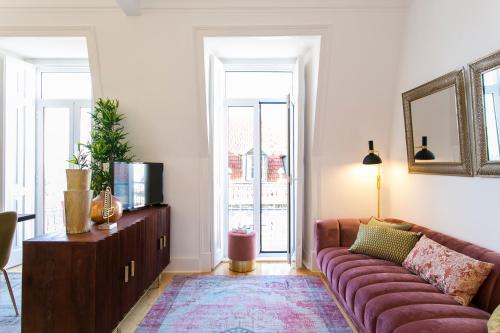 2 beautiful suites upscale flat embracing Tejo!