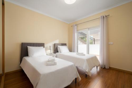 2 Bed Apartment in Cabanas, Swimming Pool