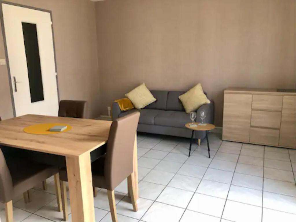 2 Bed Apartment Near the Coast & City Center 32 Rue de Taulis, 66100 Perpignan