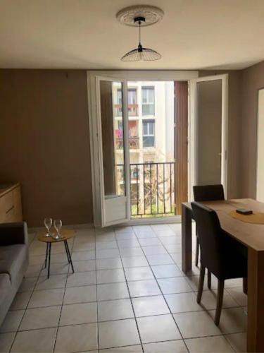 2 Bed Apartment Near the Coast & City Center