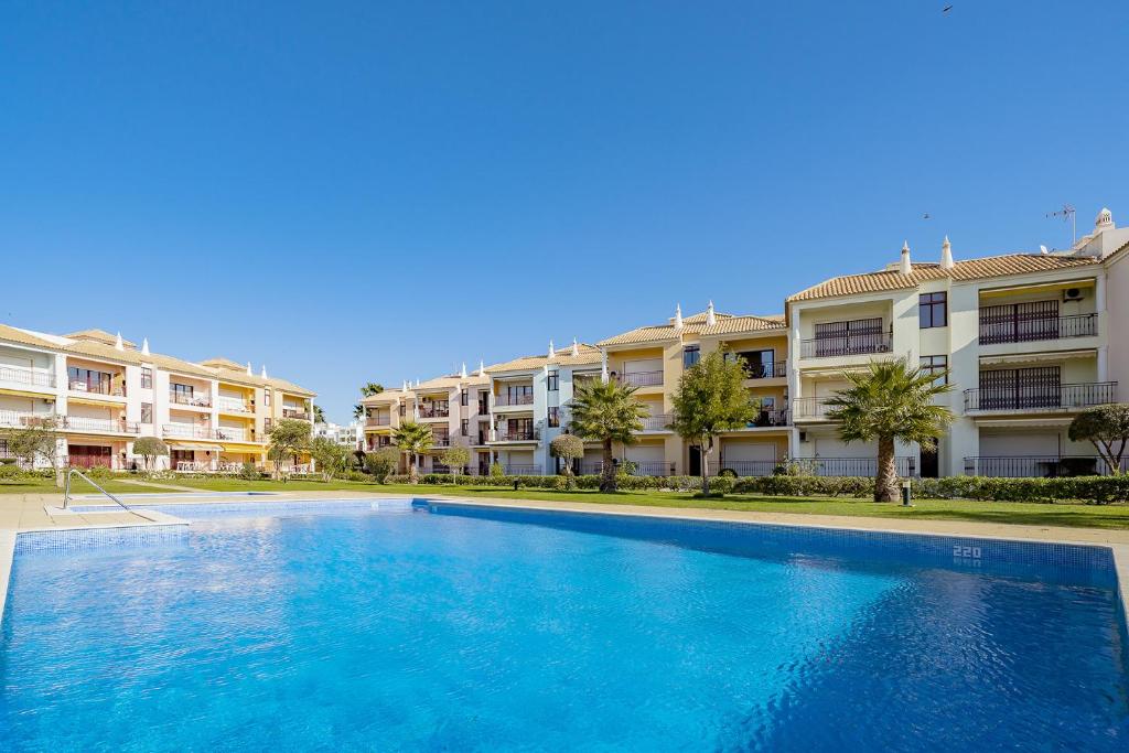 Appartement 2 Bed Apartment, Quarteira, 10 Min walk to Vilamoura R. da Quinta do Romão 8125-301 Vilamoura