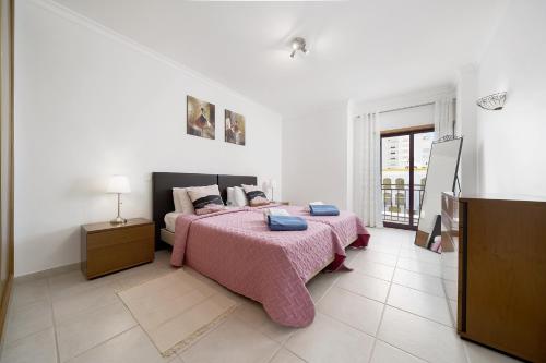 2 Bed Apartment, Quarteira, 10 Min walk to Vilamoura