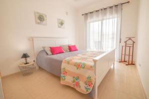 2 Bedroom & 2 Bathroom, pool, playground, air con, parking, wifi, netflix