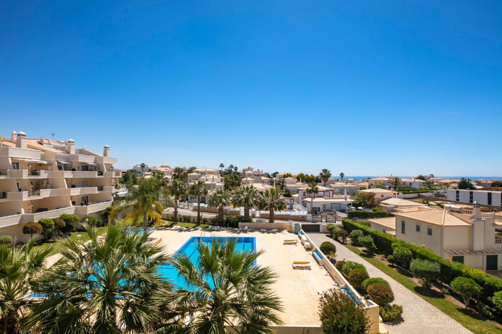 2 bedroom apartment Vila Rosal São Rafael Albufeira swimming pool tennis wifi Rua Fernão Mendes Pinto Bloco C1, 2N, 8200-385 Albufeira