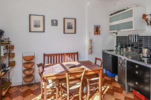 Appartement 2-bedroom apartment with terrace typical of Avignon Welkeys 23 Rue et Place Noël Antoine Biret 84000 Avignon Provence-Alpes-Côte d\'Azur