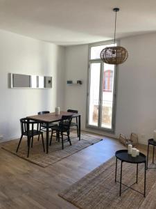 2 bedroom apt with BALCONY - Historical center