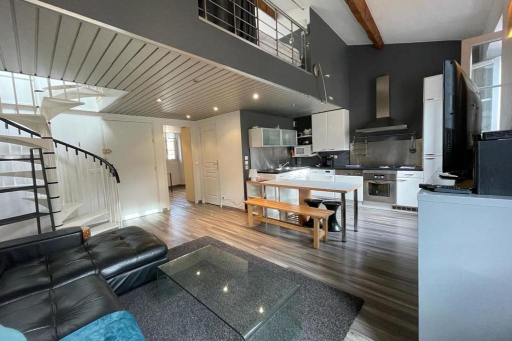 2 bedroom duplex apartment in the center of Cannes 18 rue jean de riouffe, 06400 Cannes