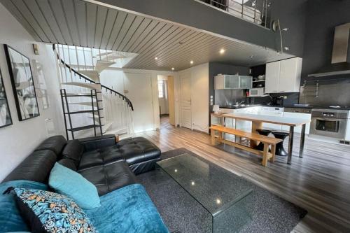 2 bedroom duplex apartment in the center of Cannes