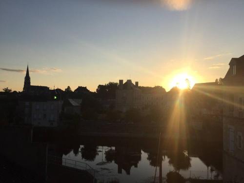 2 Bedroom Fantastic Roof Terrace Town Centre!