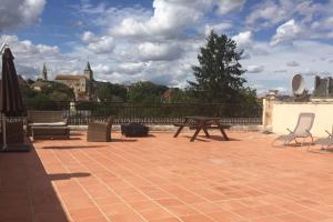 2 Bedroom Fantastic Roof Terrace Town Centre!