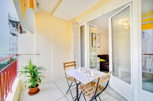 2 bedroom flat with Balcony Cannes Center