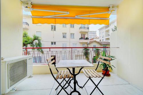 2 bedroom flat with Balcony Cannes Center