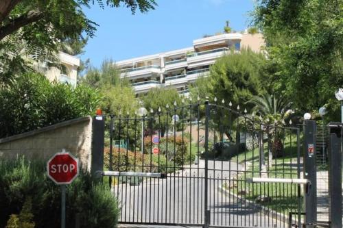 2 bedroom flat with terrasse & car-park Nice Ouest