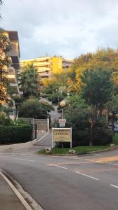 2 bedroom flat with terrasse & car-park Nice Ouest