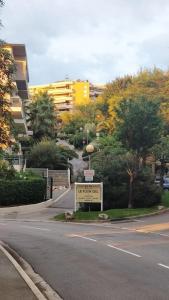 Appartement 2 bedroom flat with terrasse & car-park Nice Ouest La Croix du Sud B - 4ème etage 96 Corniche Fleurie 06200 Nice Provence-Alpes-Côte d\'Azur