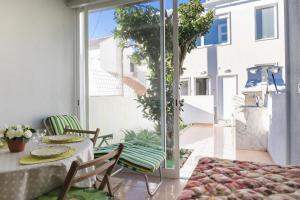 2 Bedroom house and Garden Lounge