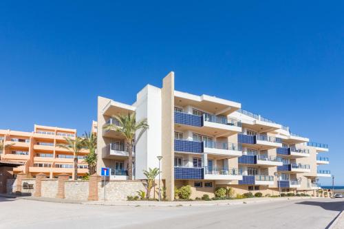 2 bedroom Sea View apartment, private parking