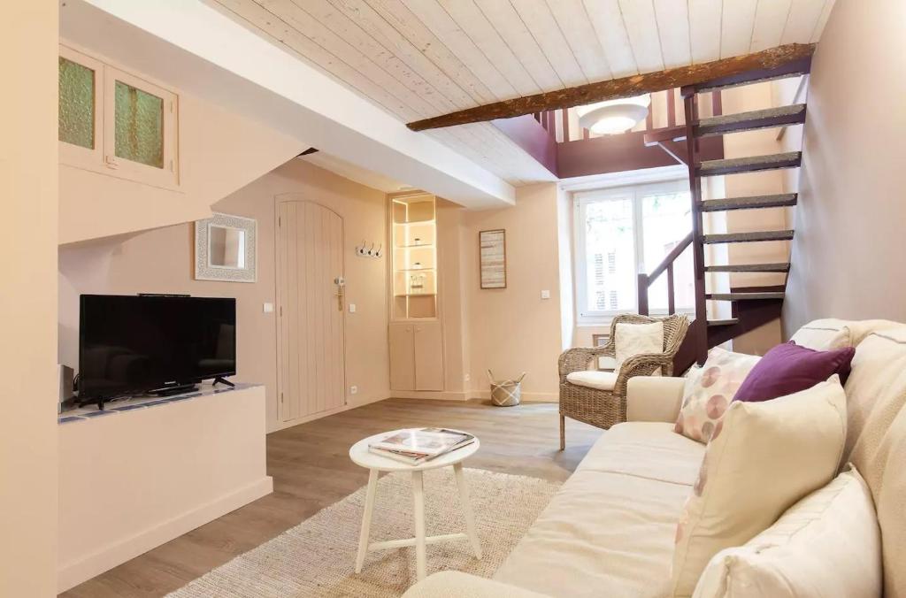 2 bedrooms 2 bathrooms apartment in Old Antibes 7 Rue des Revennes, 06600 Antibes