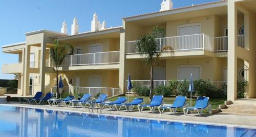2 Bedrooms Apartment Vale Parra Praia da Galé in a privat Condomínio