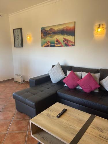 2 Bedrooms Apartment Vale Parra Praia da Galé in a privat Condomínio