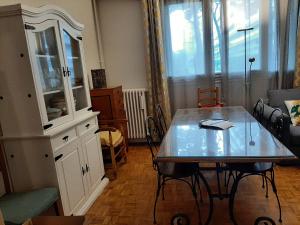 2 bedrooms Apartment with parking Paris Neuilly