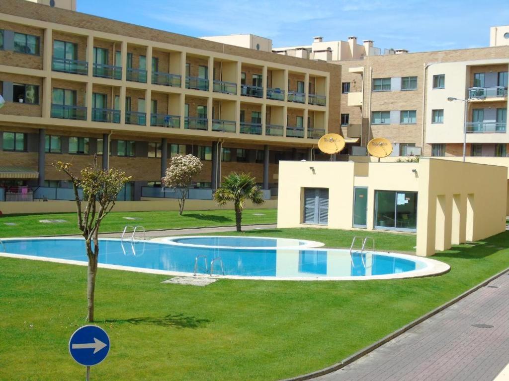 2 bedrooms appartement at Povoa de Varzim 800 m away from the beach with shared pool and enclosed garden Rua Alfredo Guimarães 55, 4490-592 Póvoa de Varzim