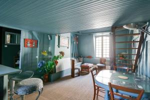 2 bedrooms appartement with enclosed garden and wifi at Troyes