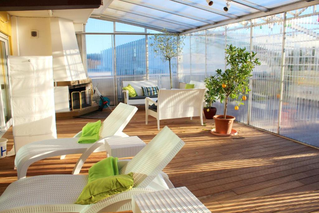 2 bedrooms appartement with indoor pool enclosed garden and wifi at Sauerlach Mühlweg 3, 82054 Sauerlach