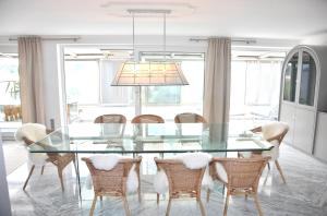 2 bedrooms appartement with indoor pool enclosed garden and wifi at Sauerlach