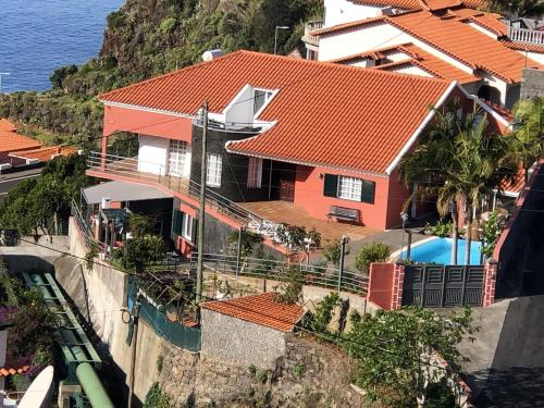 2 bedrooms appartement with sea view private pool and enclosed garden at Lombo Do Doutor 1 km away from the beach