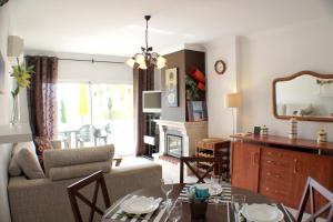 2 bedrooms appartement with shared pool enclosed garden and wifi at Albufeira 5 km away from the beach