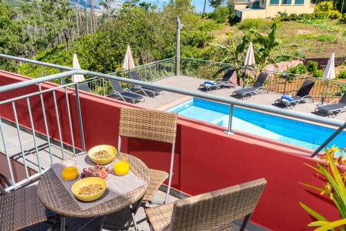 2 bedrooms appartement with shared pool furnished terrace and wifi at Prazeres 5 km away from the beach