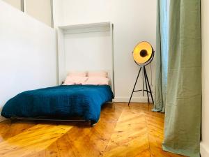 2 bedrooms between Champs-Elysees and av Montaigne