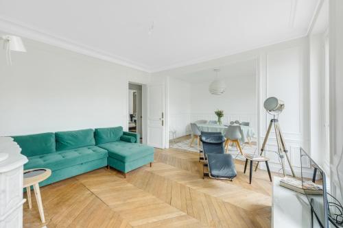 2 bedrooms center of Clichy !