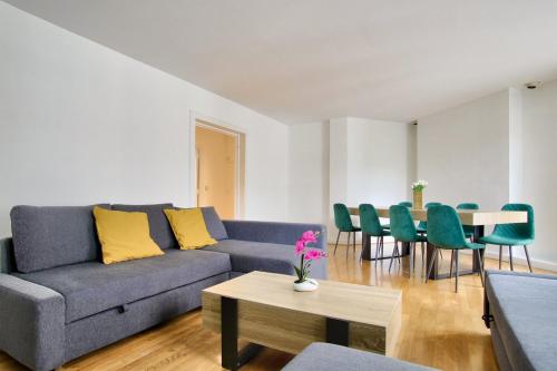 2 Bedrooms Tour Eiffel Breteuil
