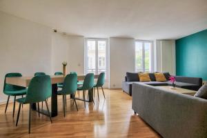 2 Bedrooms Tour Eiffel Breteuil